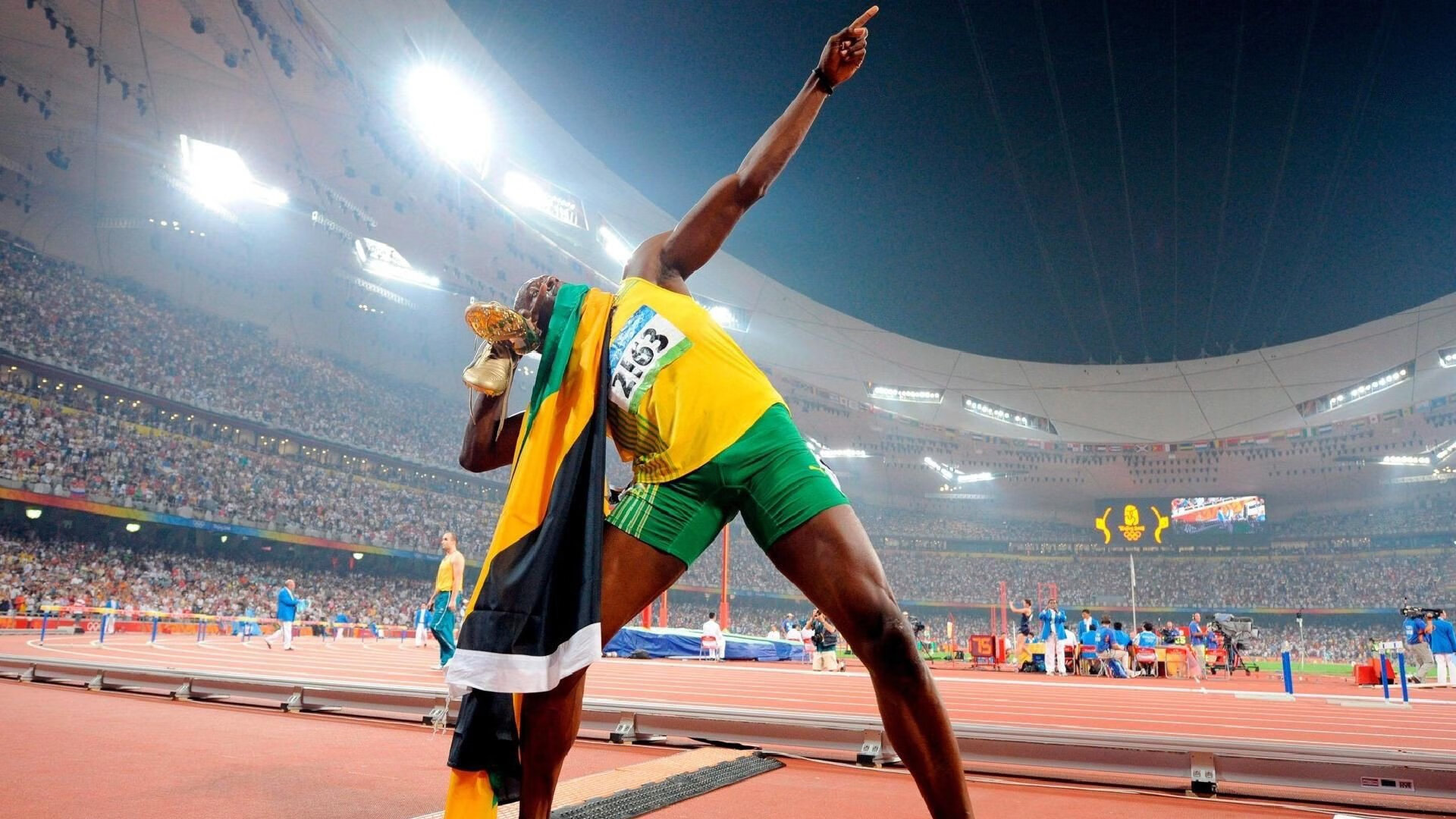 户外攀岩赛事，挑战极限的高墙之战，户外攀岩危险吗